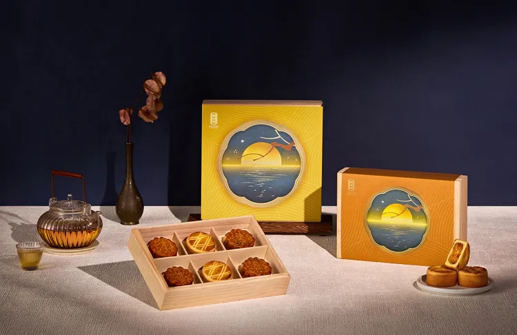 舊振南「映月禮盒」傳遞中秋節「月圓人團圓」的美好祝福，一次推出多款糕餅內容組合，即日起開放於舊振南全台實體門市與線上官網訂購。舊振南提供