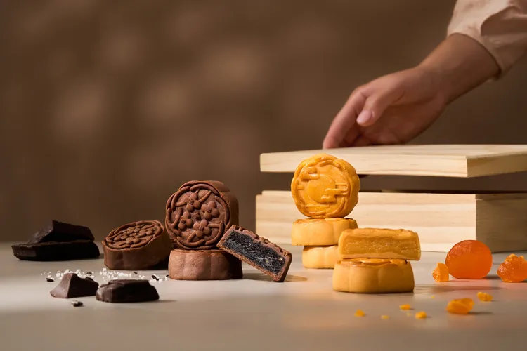 舊振南今年推出全新「慢焙桃山月餅」為消費者獻上中秋美味新選。舊振南提供