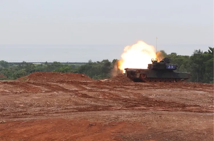陸軍M1A2T主戰車進行實彈射擊操演。李俊毅攝