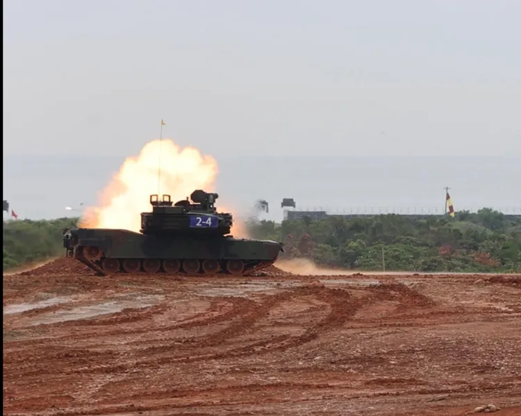 陸軍M1A2T主戰車進行實彈射擊操演。李俊毅攝