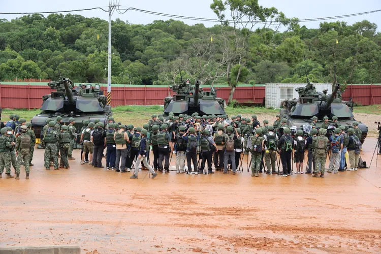 國防部今日邀請媒體採訪，M1A2T戰車實彈射擊操演。李俊毅攝