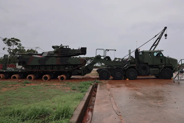 陸軍M1070A1重型曳引車10日首度公開現身。李俊毅攝
