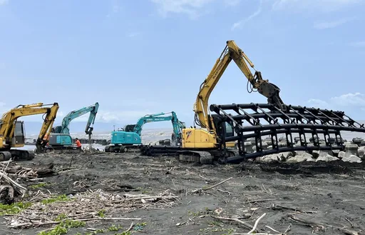 光电浮台遭台风吹垮飘佳冬林园岸边!屏县府要求48小时内清除