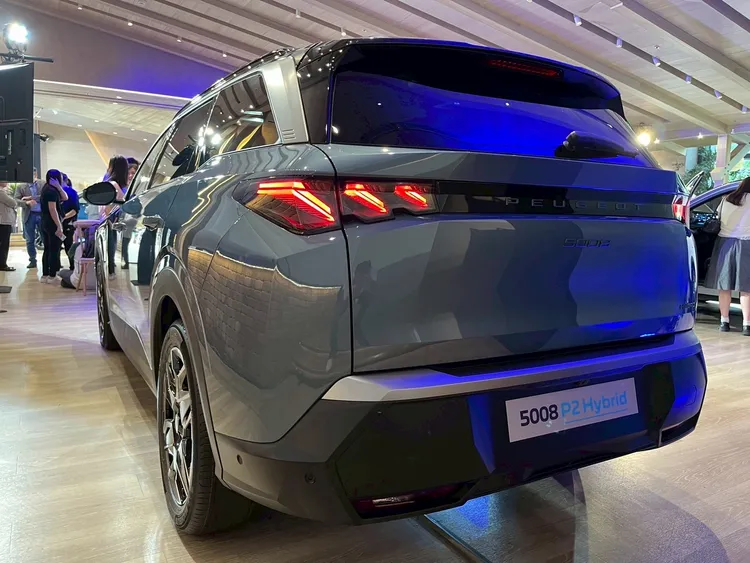 5008則延續方正實用的LSUV輪廓，提供彈性三排七座空間。周奕豪攝