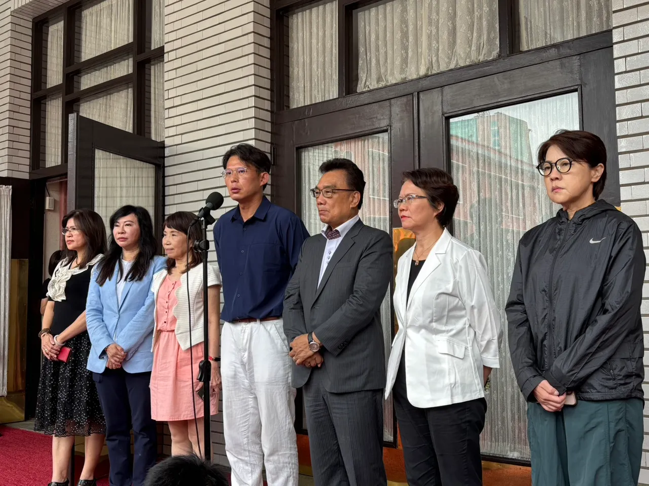 民众党立委,麦玉珍(左起)、林忆君、陈昭姿、黄国昌、林国成、刘书彬、黄珊珊。邱筠媜摄