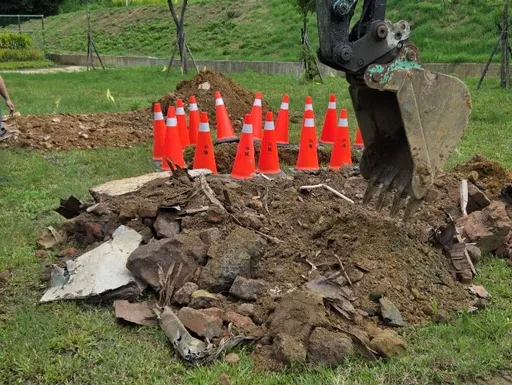 竹市校園挖出營建廢棄物!疑承攬棒球廠商巨佳營造所為 市府提告究責