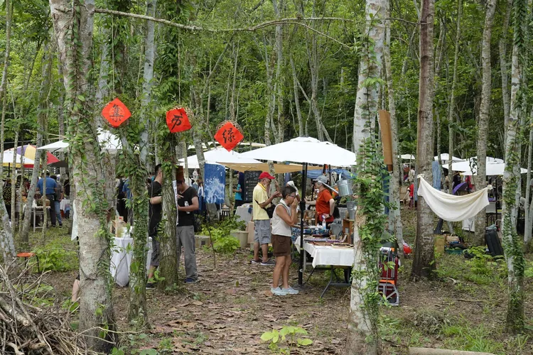 生態綠市集集結在地友善農作、創意工藝與文化品牌。美濃愛鄉協進會提供