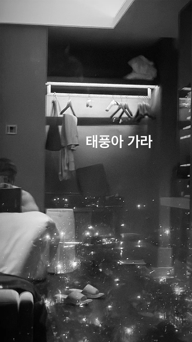 東海趴在高雄的飯店床上，喊話「颱風快走吧」。翻攝東海IG