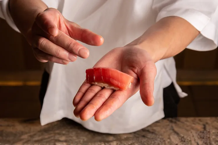 台北萬豪酒店十周年活動「十載非凡‧百萬大抽獎」，共超過350個獎項，總價值超過100萬元以及KOUMA日本料理 小馬雙人套餐券。此為KOUMA日本料理 小馬示意圖。業者提供