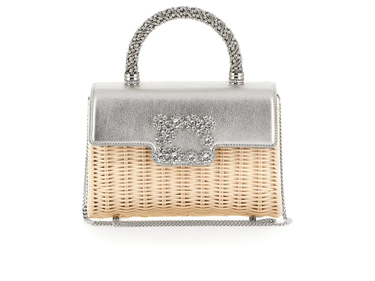 李浚赫幫同事看的Flower Strass銀色金屬山羊皮藤編包包，17萬9000元。品牌提供