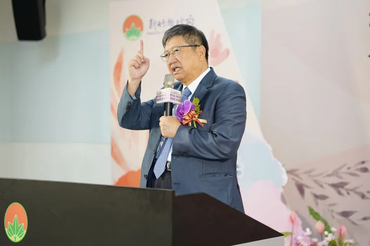 楊文科期勉新任校長們勇於承擔、再創高峰。新竹縣府提供