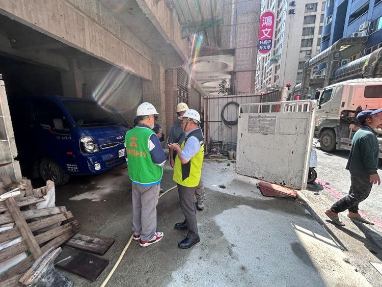工地驚見水泥瀑布！竟是嚴重灌漿疏失　高市府勒令停工開罰5萬