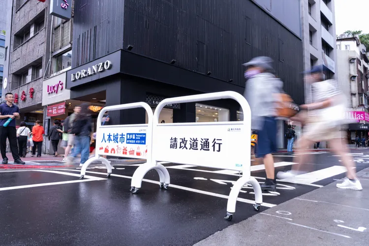 永康商圈假日徒步區試辦期間進行人車動線管制，市府至今仍與地方溝通是否正式上路。台北市交通局提供