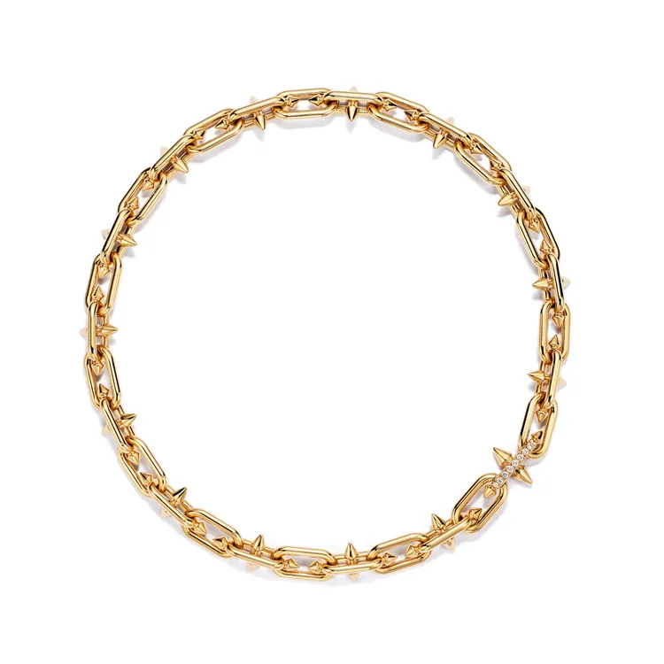 Tiffany Titan by Pharrell Williams系列18K黃金鑽石項鍊(中型款)。品牌提供