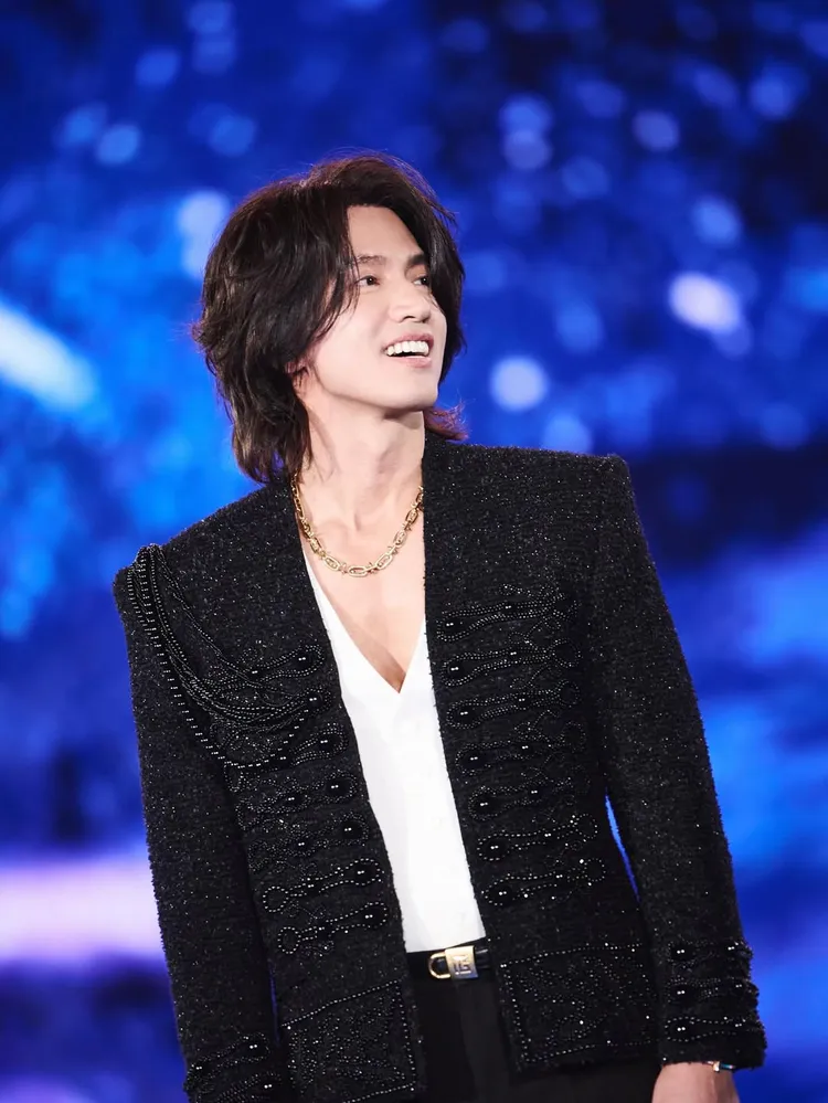 言承旭當晚配戴Tiffany & Co.珠寶登台。翻攝言承旭IG