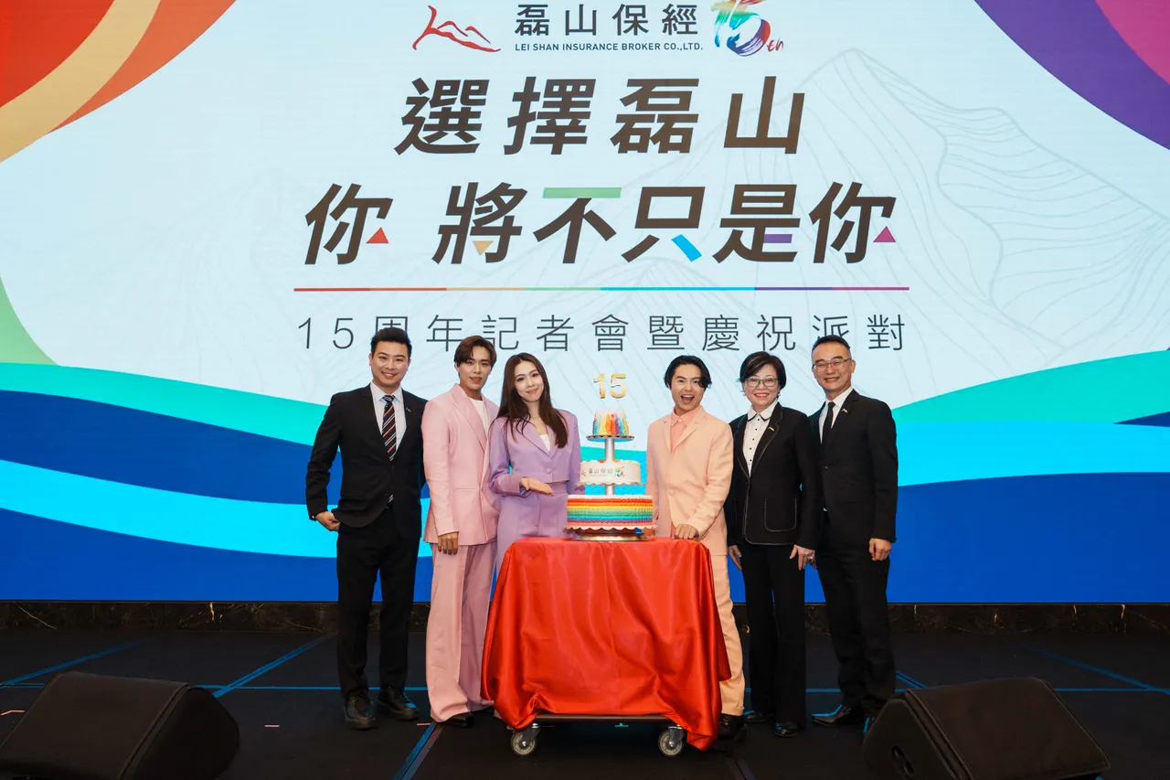 告五人(中)年底將於「你、我、我們」公益音樂會演出。磊山保經提供