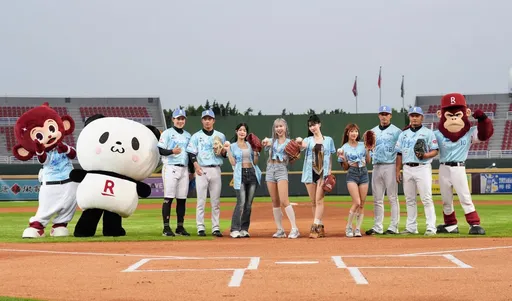 韩国YouTuber李莹珠合体啦啦队女神 四美梦幻同框!画面好香