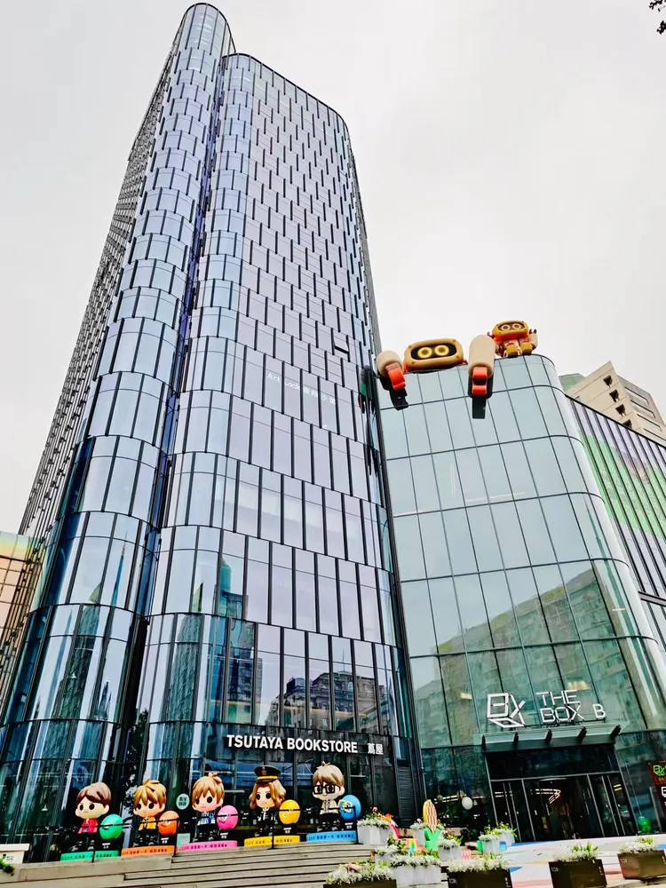 THE BOX朝外北京限定展場外充滿五月天萌實力。相信音樂提供