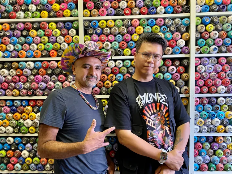 GONZO247（左）與BOUNCE於休士頓工作室合影。莊偉祺攝