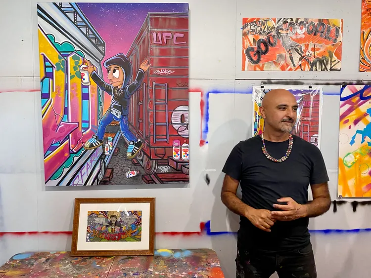 GONZO247以過去畫火車經驗，創作小型作品於畫廊展示。莊偉祺攝