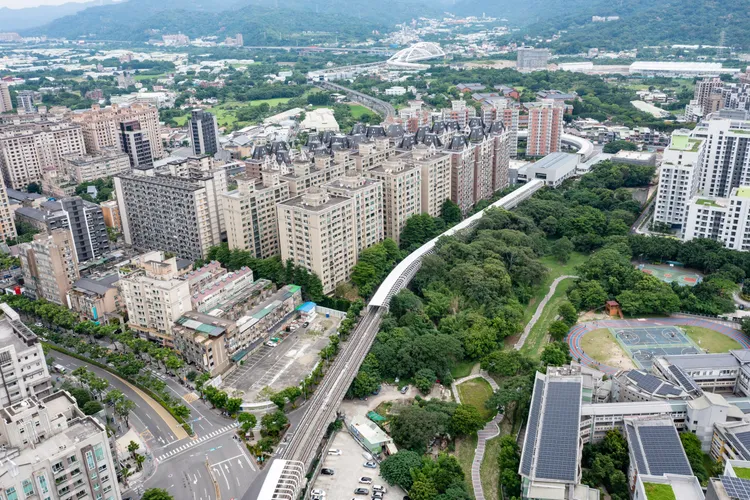 「北大悠揚」基地距離未來三鶯線三峽站步行僅約5分鐘，開車更只需1分鐘。北大悠揚提供