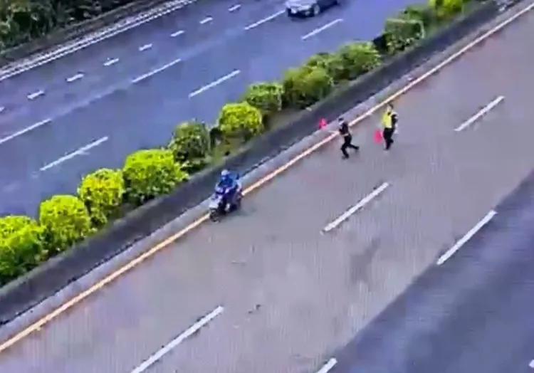 騎士無視警方攔阻硬闖。國道警方提供