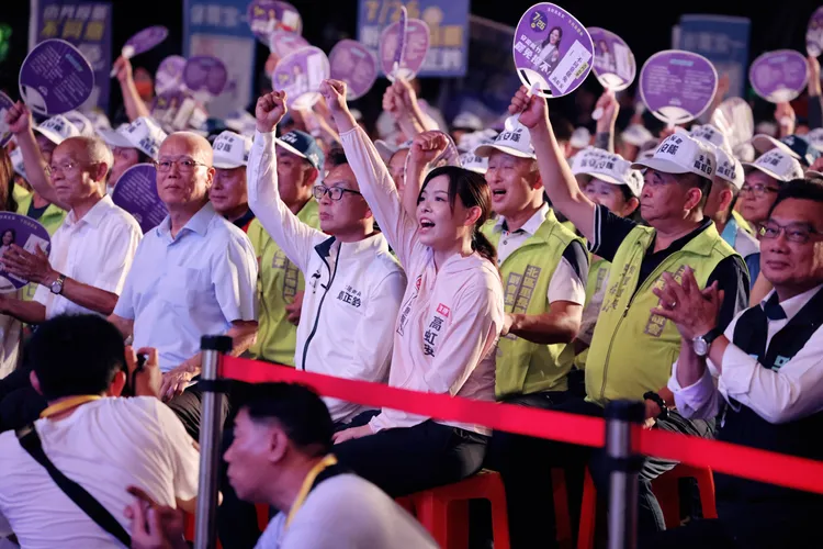 民眾黨「反惡罷、護新竹」造勢晚會 新竹市長高虹安。李俊毅攝