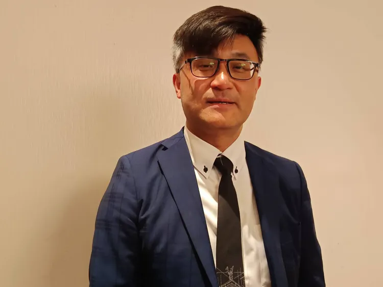 富邦投顧董事長陳奕光（圖左)，以「牛熊同體下之資本市場大亂鬥：投票機vs.體重機」為題，分析2025下半年股市投資策略。許麗珍攝