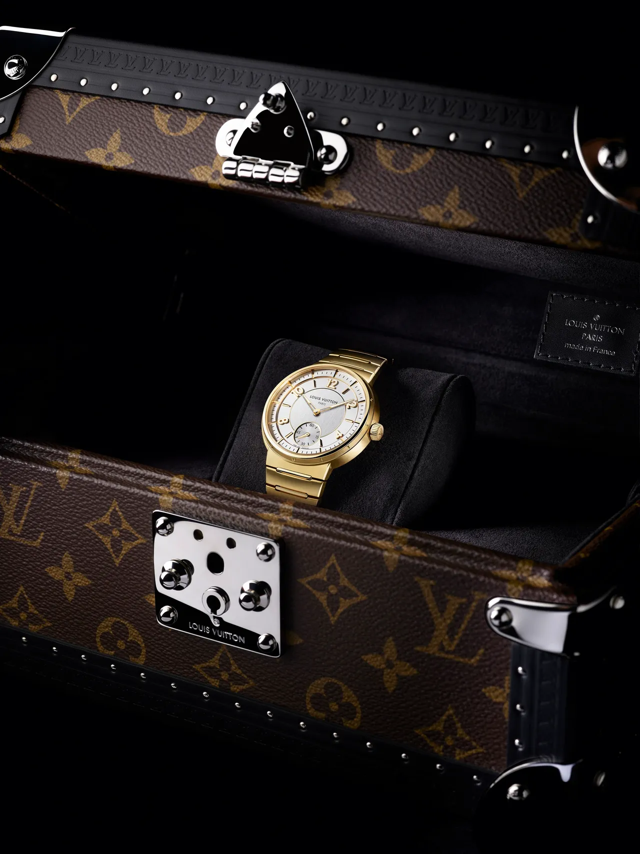 LV Tambour腕表,自动机芯、40mm及黄K金,196万元。品牌提供