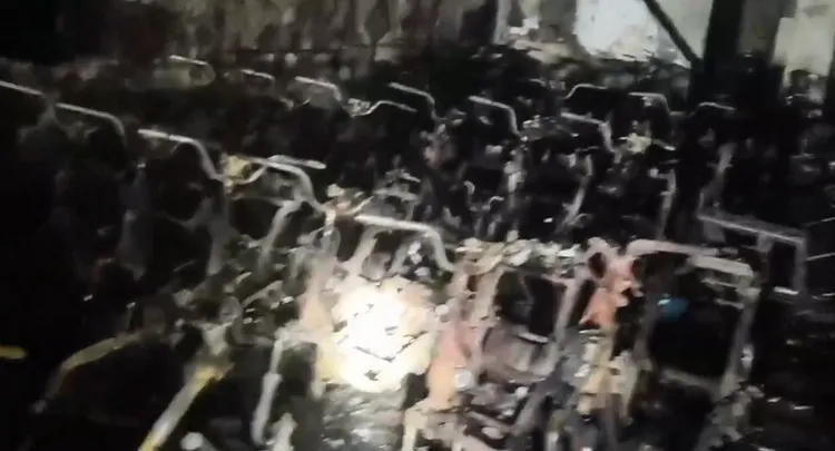 澎湖馬公市某租車行今凌晨火警，42輛機車付之一炬。翻攝畫面