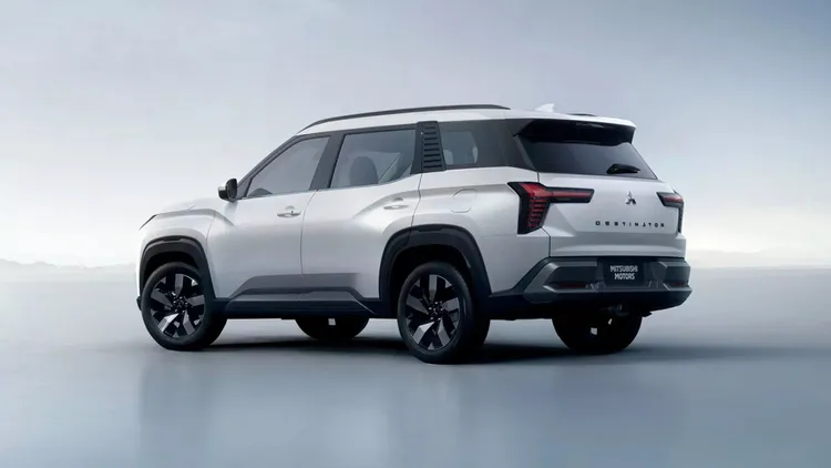 外觀承襲先前DST概念車語彙，整體線條銳利俐落。原廠照片