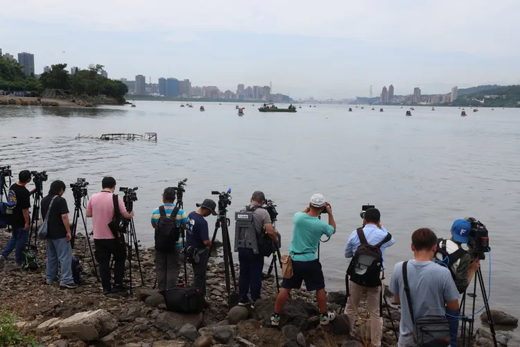 媒體拍攝淡水河進行的漢光演習。中央社