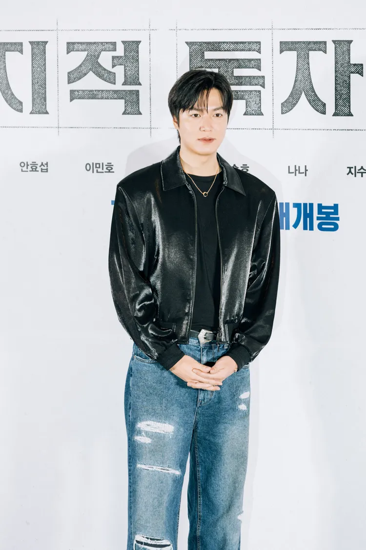 李敏鎬幫忙安孝燮解釋題目內容。采昌提供