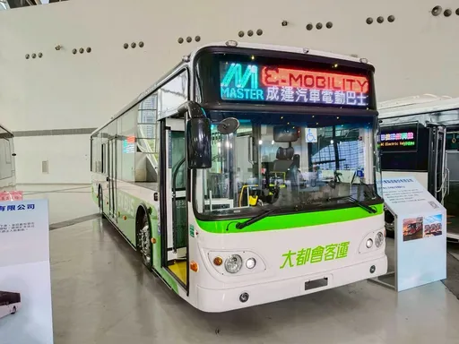 全台第一輛電動城際巴士今亮相 成運汽車提供國道客運新體驗