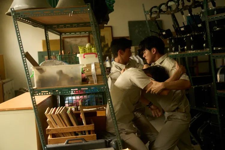 樂器室纏鬥鮮肉大PK苦拍5小時累趴。未來進行曲提供