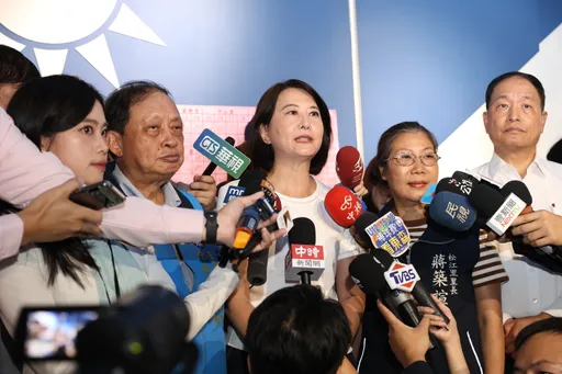 王鸿薇自行宣布罢免失败!提黄吕锦茹突哽咽:没让她失望