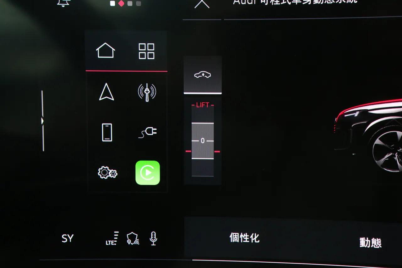 標準配備氣壓懸吊系統與可調式阻尼,讓SQ6 e-tron面對各種不同路況更能從容應付。林浩昇攝