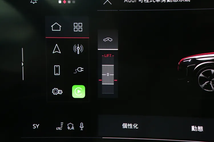 標準配備氣壓懸吊系統與可調式阻尼，讓SQ6 e-tron面對各種不同路況更能從容應付。林浩昇攝