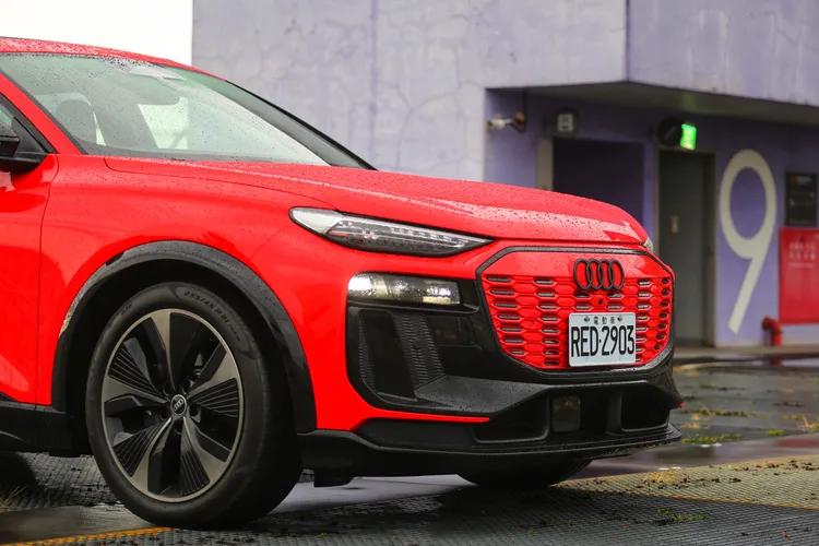 車頭以S性能化特色加以妝點，視覺層次感更豐富，充分營造出運動氣勢。林浩昇攝