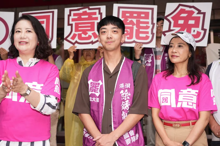 「港湖除銹」團隊呼籲公民朋友，請一定要在7月26日出來投票，透過一人拉一票把影響力擴散出去。記者彭欣偉攝