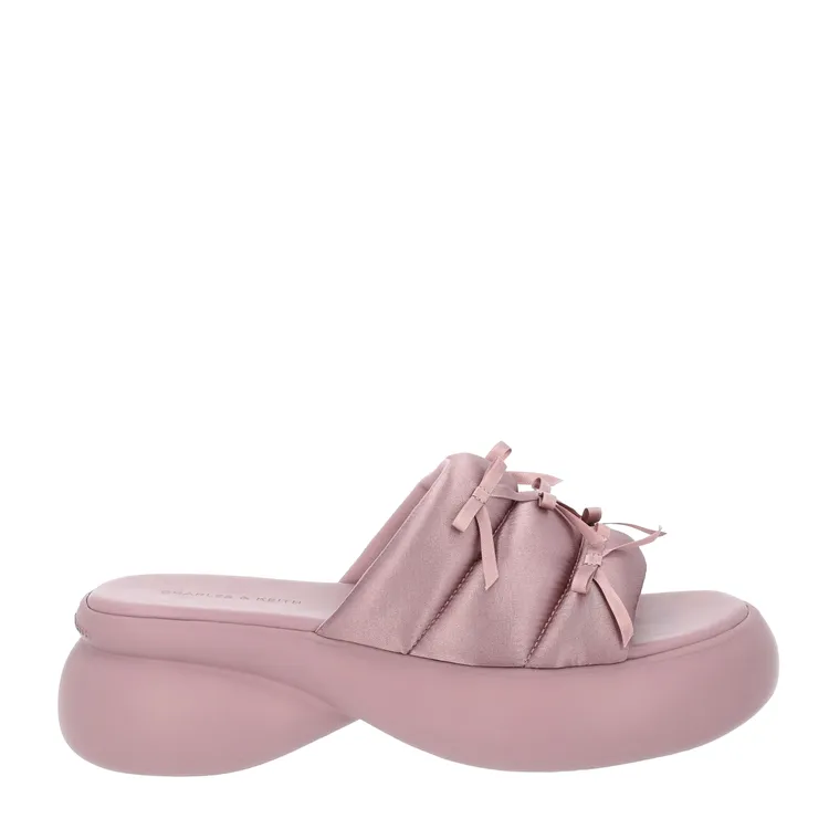 CHARLES & KEITH蝴蝶結厚底拖鞋，1990元。品牌提供