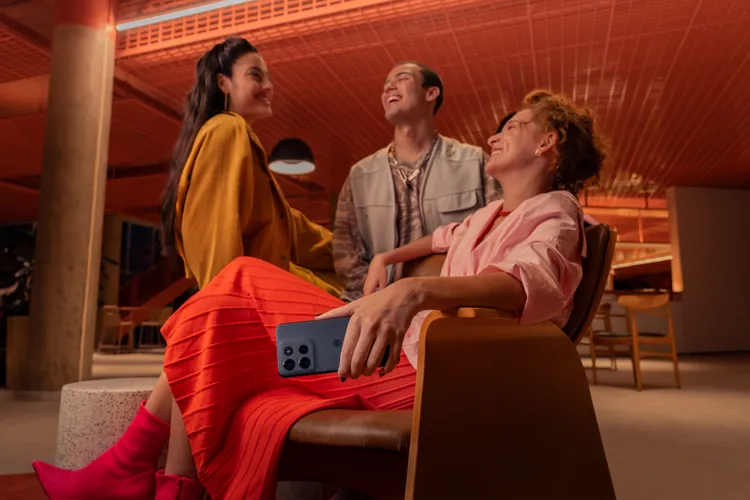 motorola g56 5G同步上市，搭配指定方案手機$0起。motorola提供