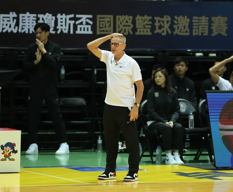 中華藍隊總教練圖奇接下來要面對球員傷兵狀況，需注意重蹈女子組覆轍。籃協提供