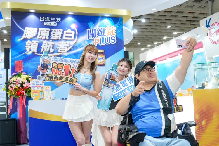 「MEME秘密」親切與粉絲互動。品牌提供