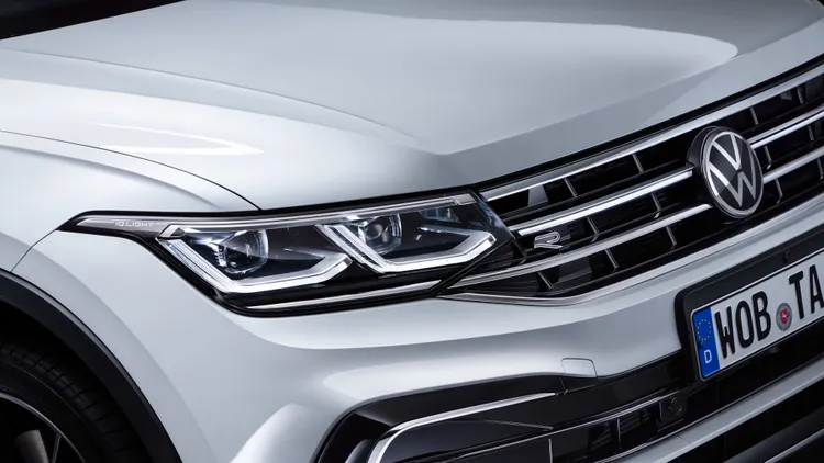 Tiguan Allspace全車系搭載IQ.LIGHT LED Matrix矩陣式頭燈，可依車速與環境變化調整照明角度與亮度。原廠照片