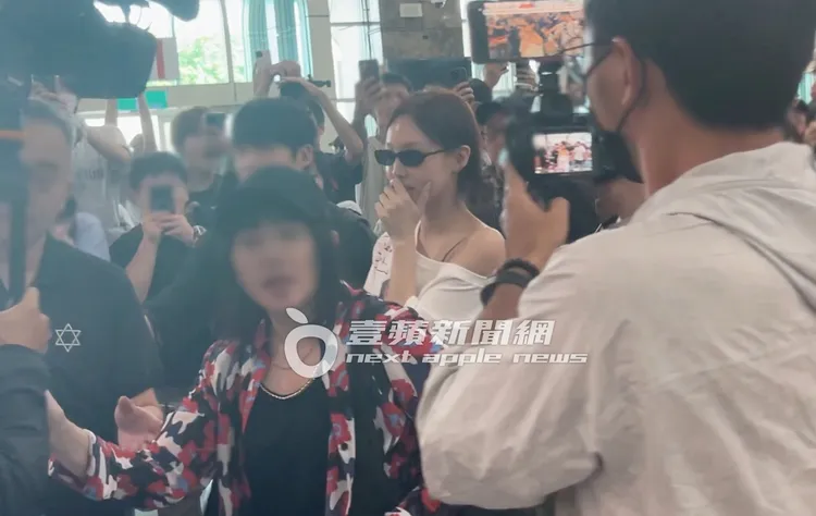 娜璉被粉絲的尖叫聲嚇到。陳薇安攝