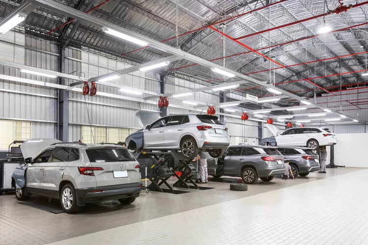 服務廠配備10個專業保修工位，可有效分流來廠車流、縮短等待時間，提升整體服務效能。業者提供