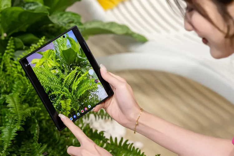 相機新增對焦小幫手，微距拍攝更容易。三星提供