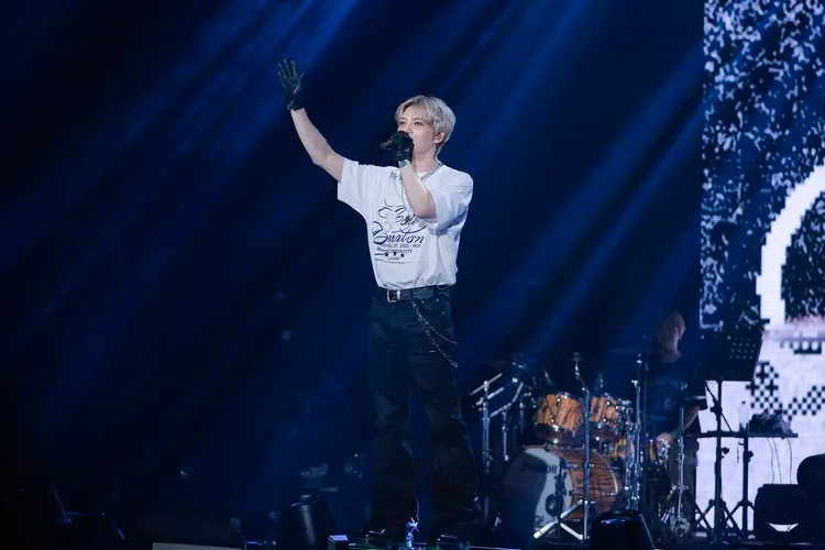 金在中擔心颱風來襲，粉絲回家路上不方便。SHOWOFFICE提供