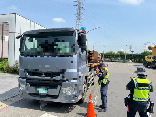 中和警加強取締大型車輛違規 今年已告發2421件總罰鍰破百萬